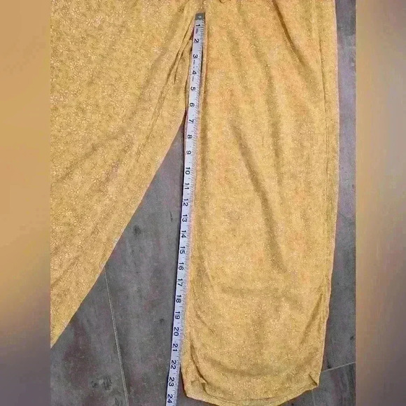 Hollister Yellow Floral Wide-Leg Pant - Picture 3 of 7